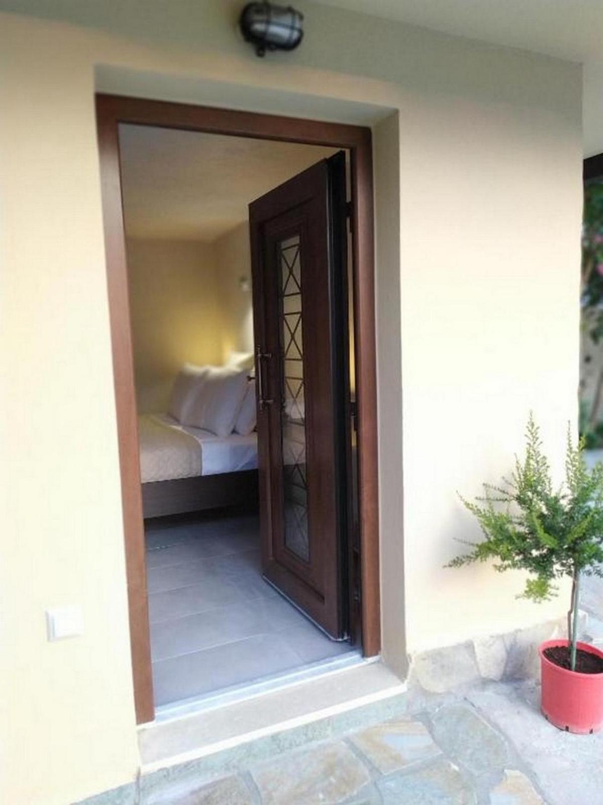 Guesthouse Kastelia カランバカ エクステリア 写真