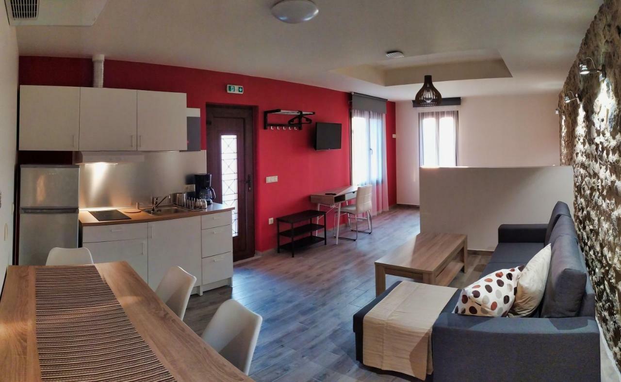 Guesthouse Kastelia カランバカ エクステリア 写真